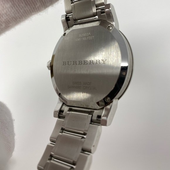 Burberry Watch Preowned Condition needs battery - Picture 3 of 5